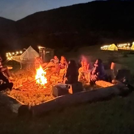 The Hunters Glamping Hotel Ciudanovita Eksteriør billede
