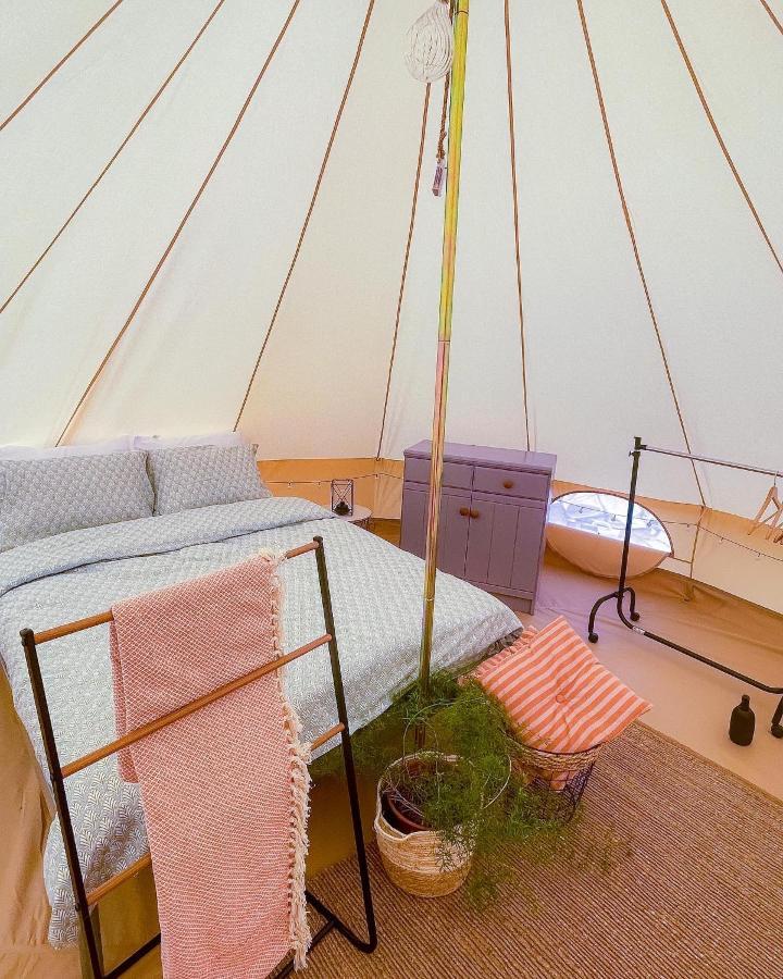 The Hunters Glamping Hotel Ciudanovita Eksteriør billede