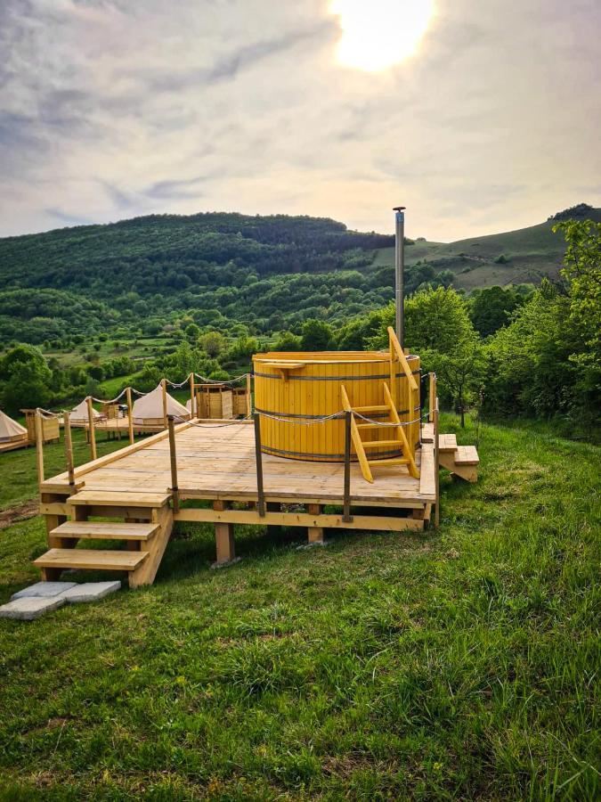 The Hunters Glamping Hotel Ciudanovita Eksteriør billede