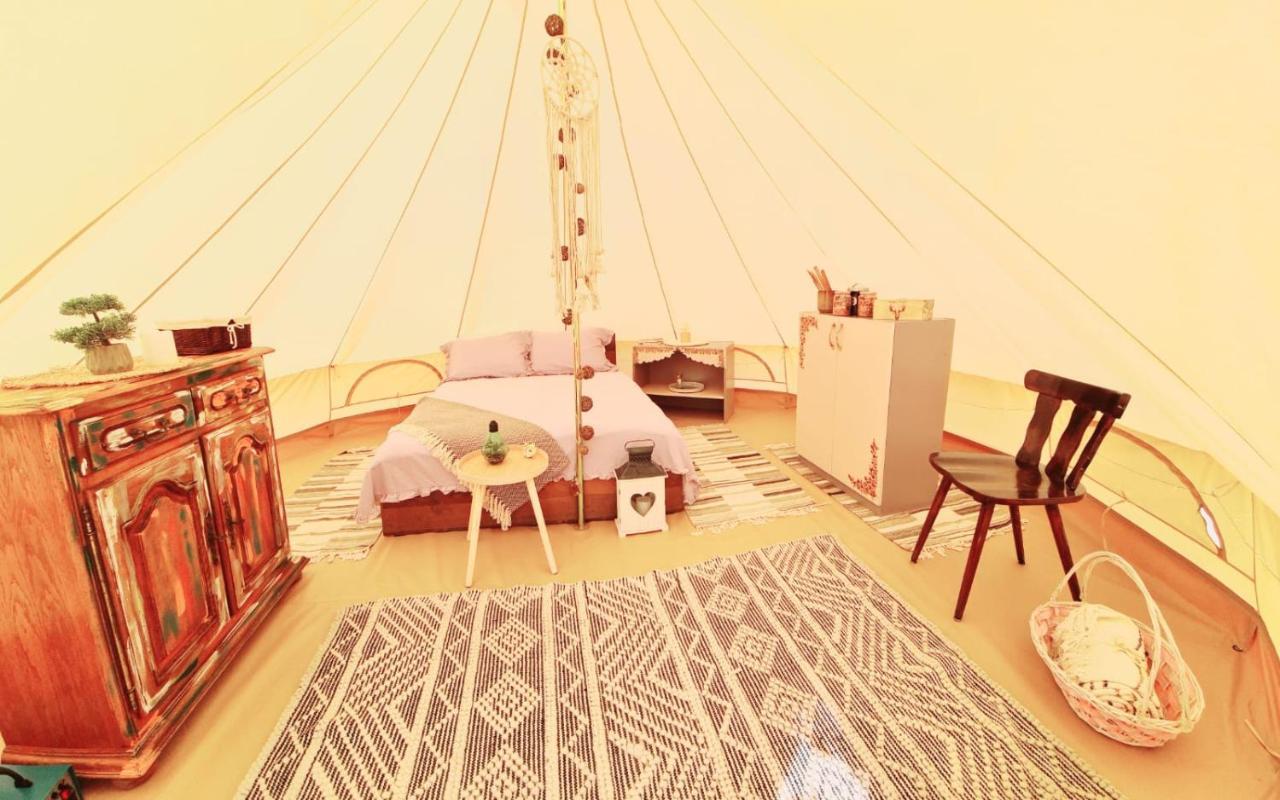 The Hunters Glamping Hotel Ciudanovita Eksteriør billede