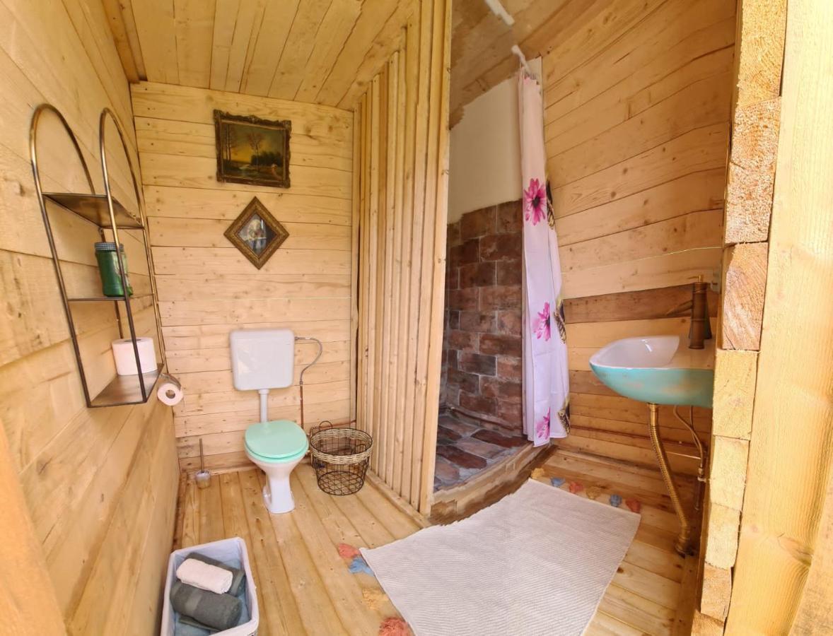 The Hunters Glamping Hotel Ciudanovita Eksteriør billede