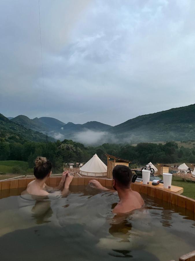 The Hunters Glamping Hotel Ciudanovita Eksteriør billede