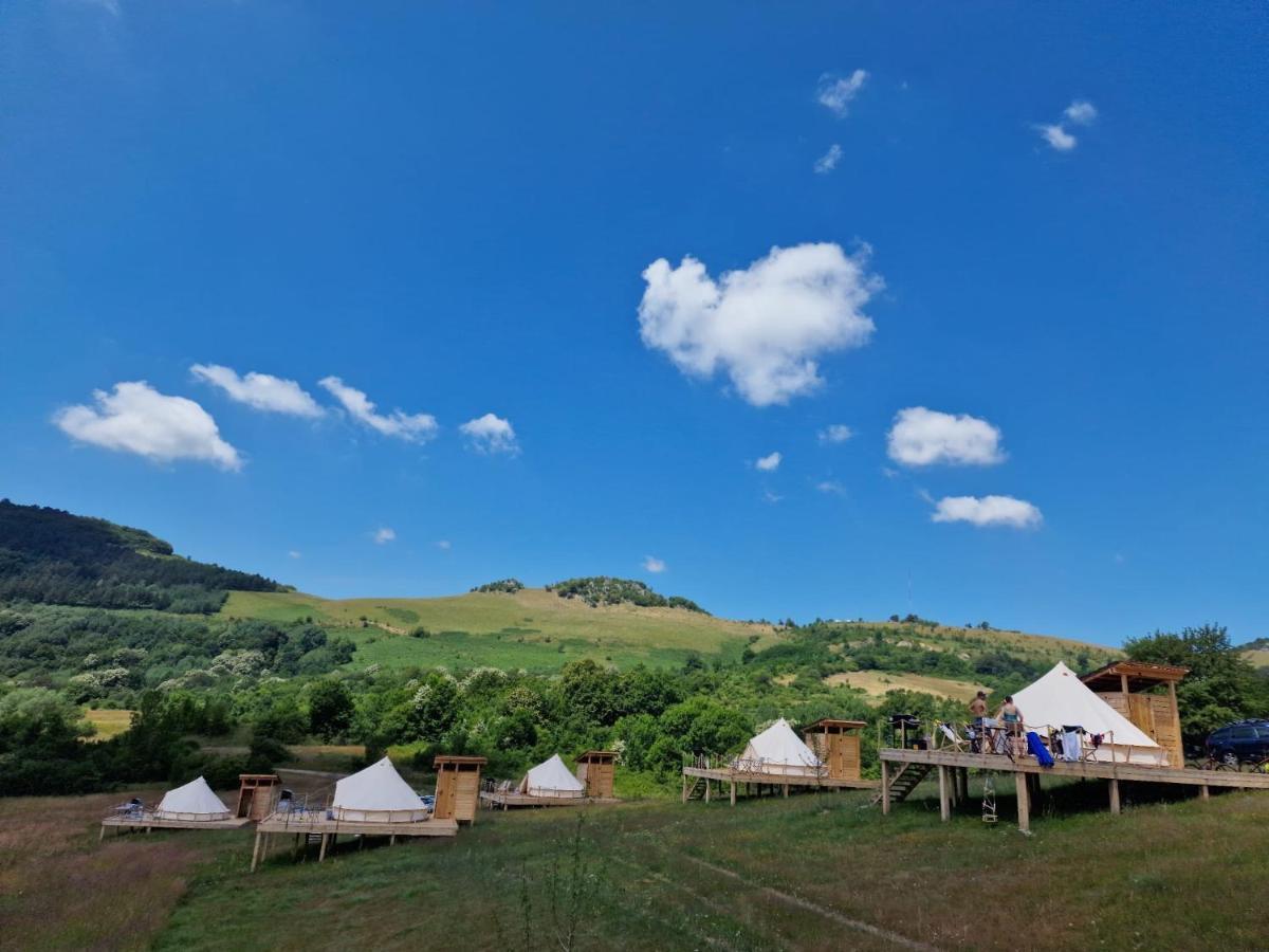 The Hunters Glamping Hotel Ciudanovita Eksteriør billede