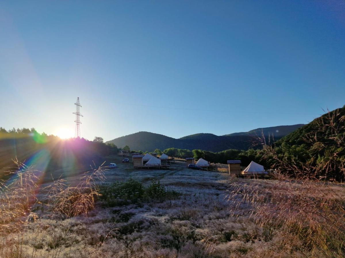 The Hunters Glamping Hotel Ciudanovita Eksteriør billede