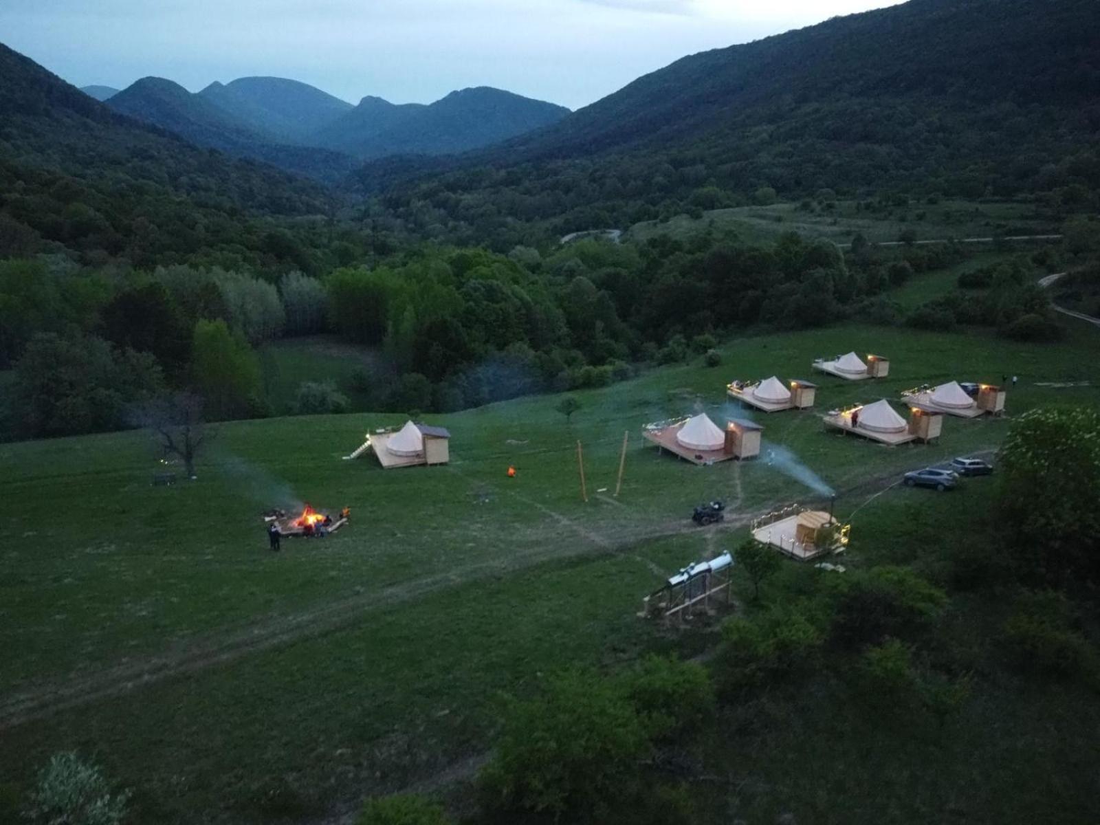 The Hunters Glamping Hotel Ciudanovita Eksteriør billede