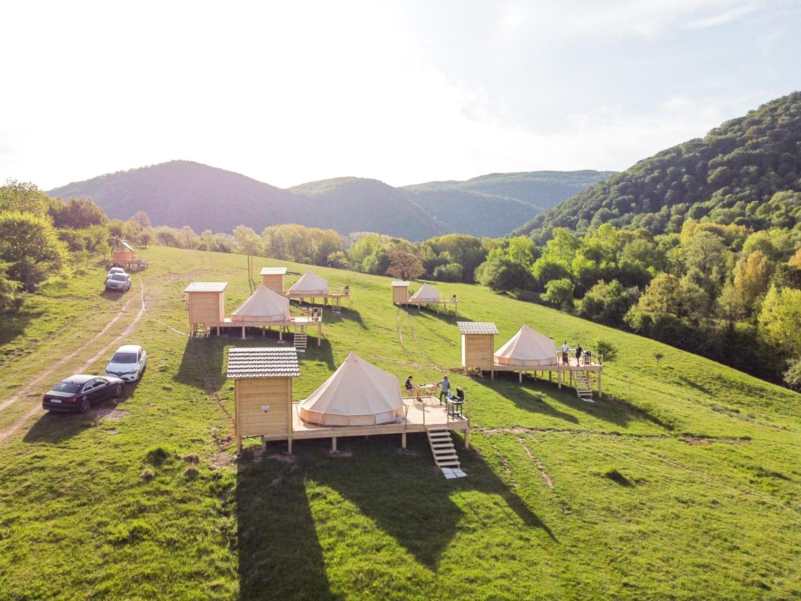 The Hunters Glamping Hotel Ciudanovita Eksteriør billede