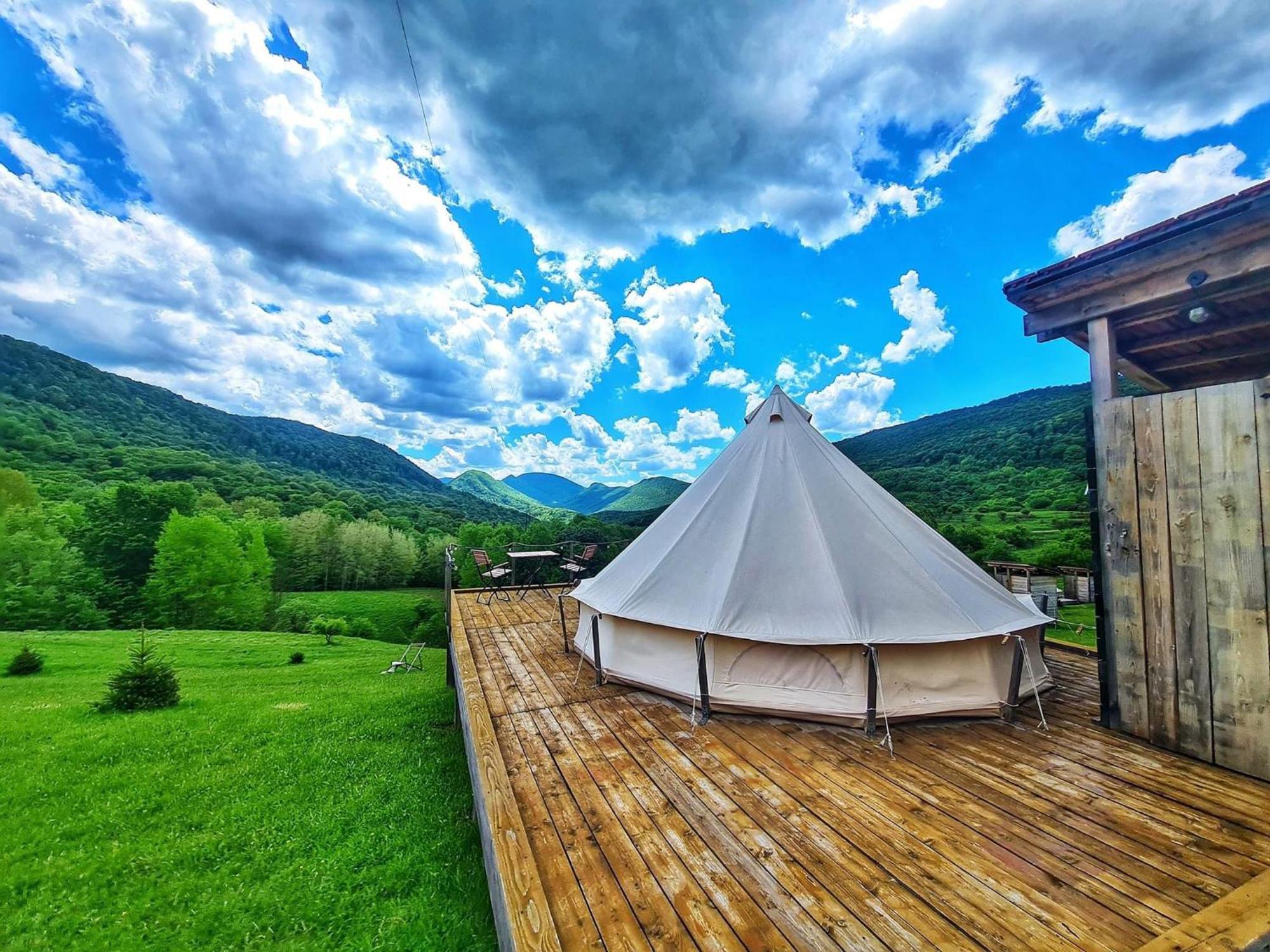 The Hunters Glamping Hotel Ciudanovita Eksteriør billede