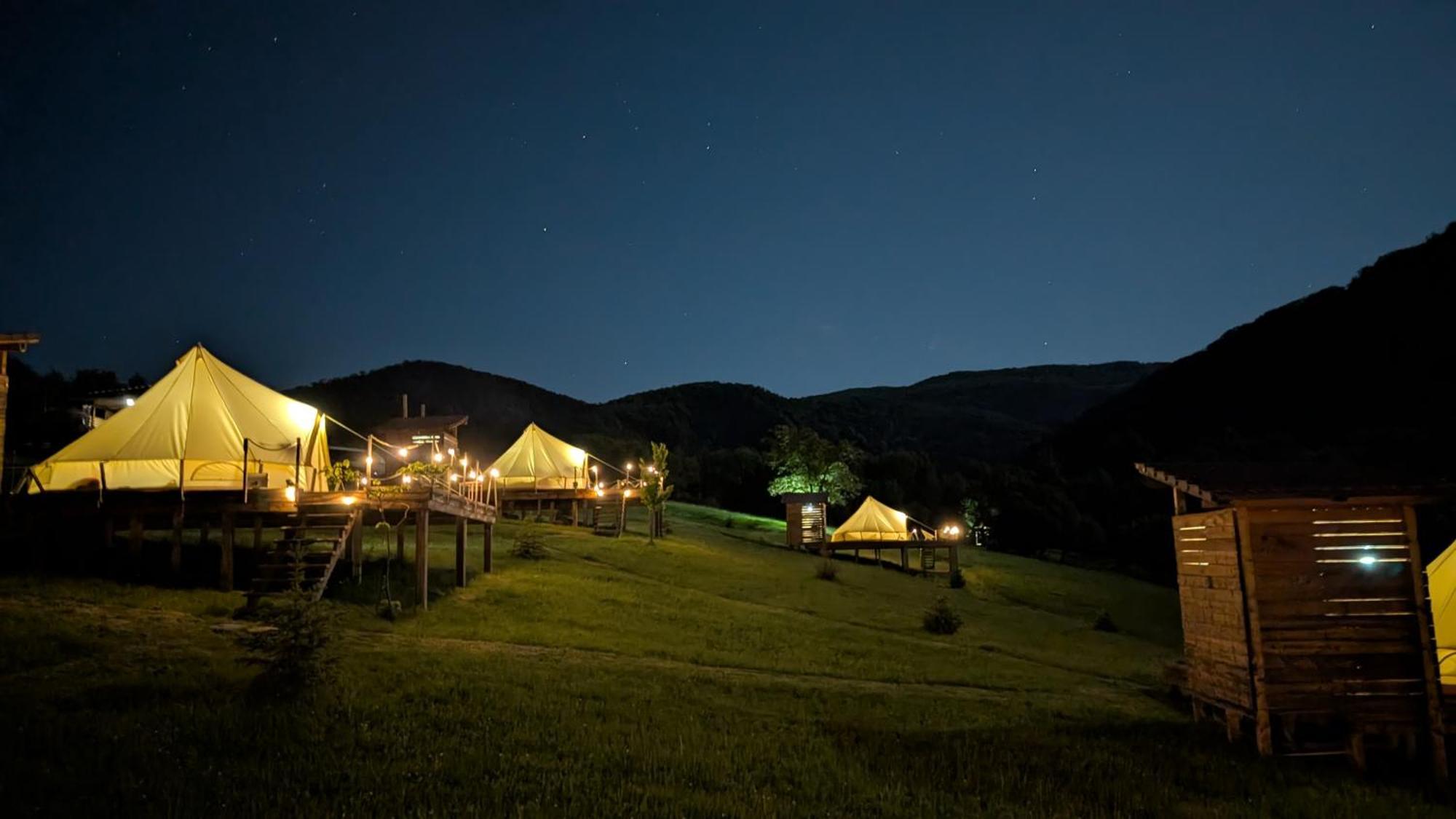 The Hunters Glamping Hotel Ciudanovita Eksteriør billede